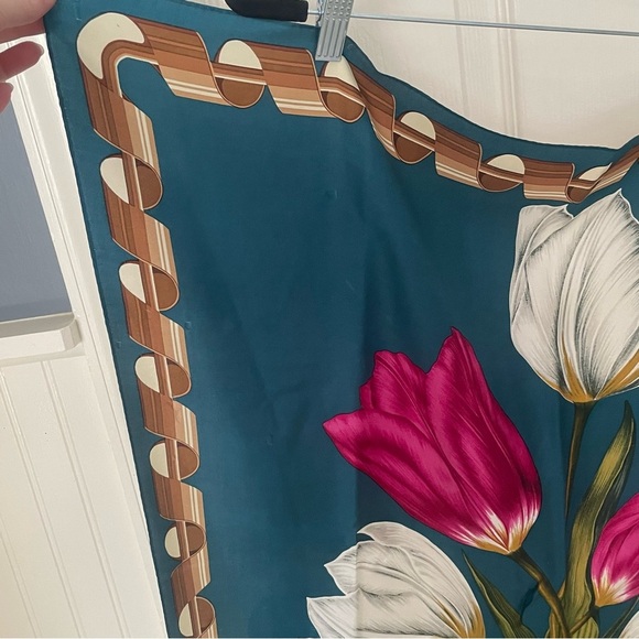 Vintage Perry Ellis Teal Pink White Tulip Flowers Floral 100% Silk Scarf 31" - Picture 7 of 9